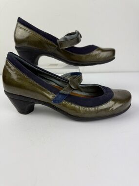 Naot Womens 38 (US 7-7.5) Pleasure Mary Jane Heels Green Blue Patent Leather